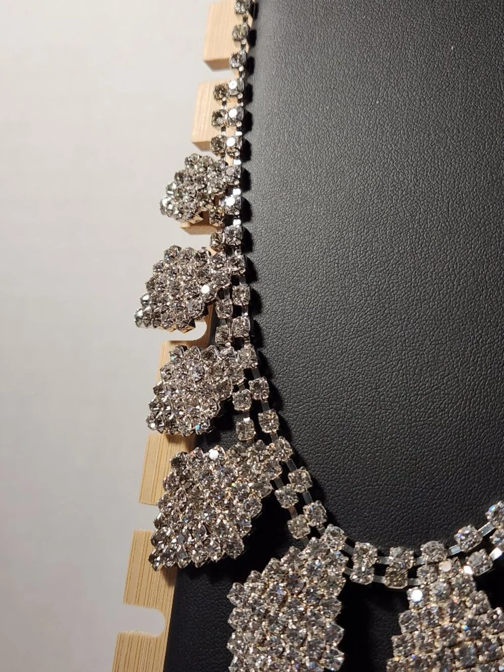 Vid Retired Shop LC Silver Rhinestone Leaf Bib NWOT Statement Bridal Necklace